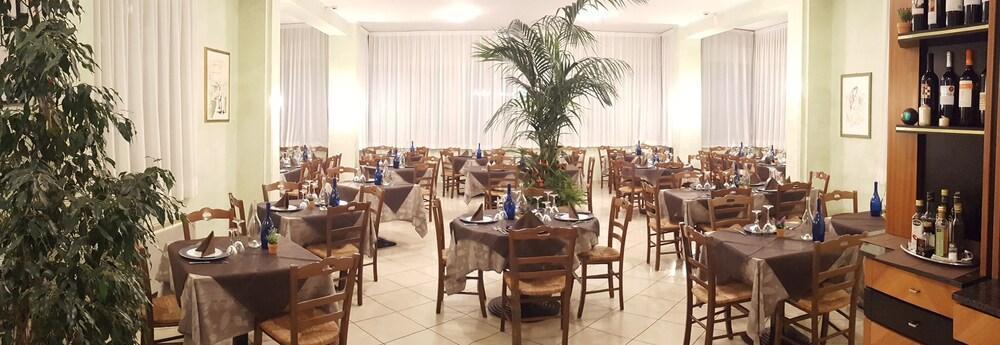 Hotel Gala Pesaro Exterior photo