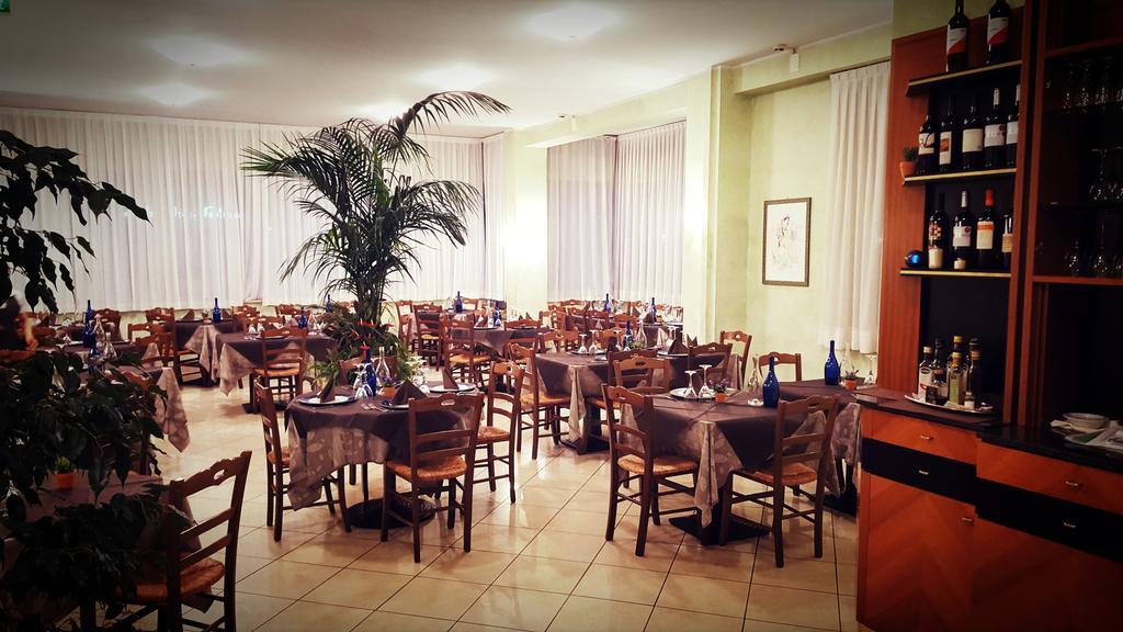 Hotel Gala Pesaro Exterior photo